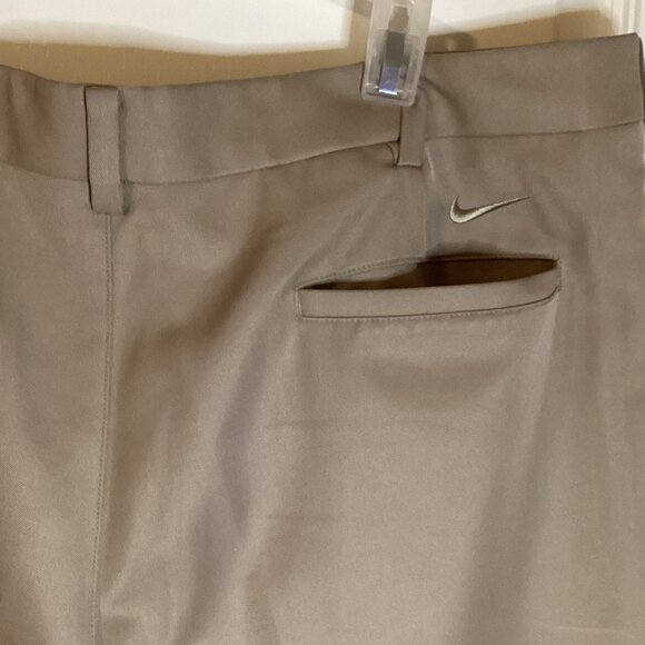 Nike Dri-Fit Mens Golf Shorts Size 38 Beige Khaki Front Pleat Golfing Activewear - Picture 7 of 9